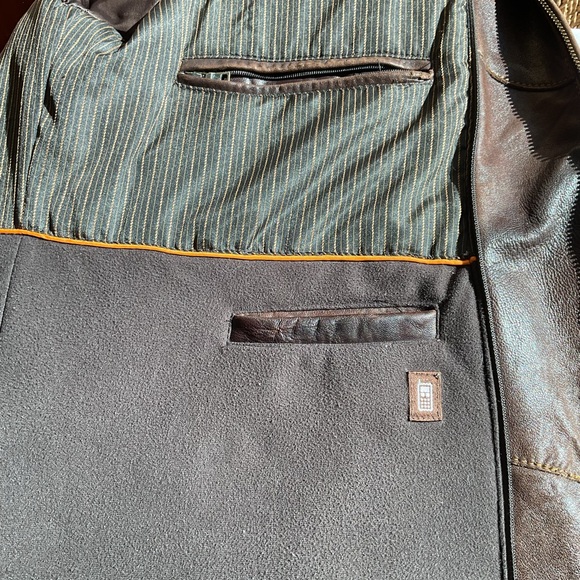 Vintage Danier Men's Brown Leather Thinsulate insulation Jacket Size L - Picture 4 of 13